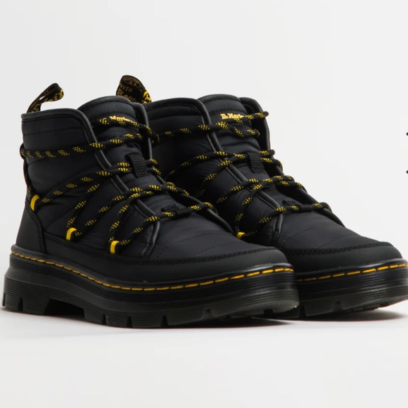 Dr. Martens Shoes - 🖤NWT: DR. MARTENS - Women's Combs Boots - Size 9